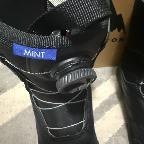 Women’s Burton Mint Snowboarding Boots - Picture 2 of 5